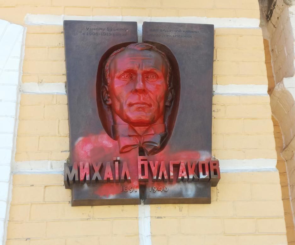 Роботи багато. Які радянські пам'ятники все ще залишаються в Києві (відео)